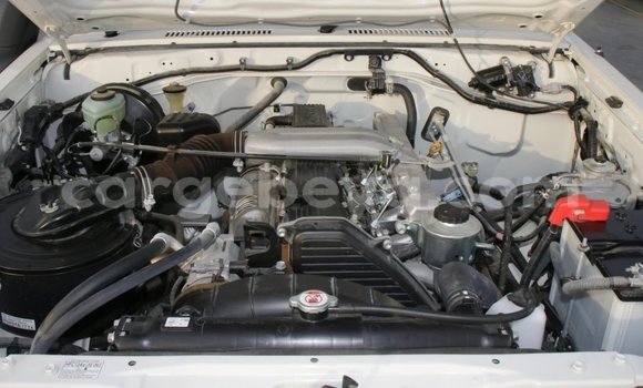 Haaraa Toyota Land Cruiser White Makiinaa iti Abiy Adi keessatti Tigray keessatti Haaraa Toyota Land Cruiser White Makiinaa iti Abiy Adi keessatti Tigray keessatti