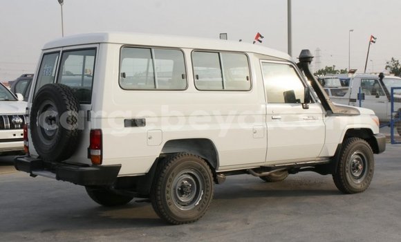 Haaraa Toyota Land Cruiser White Makiinaa iti Abiy Adi keessatti Tigray keessatti Haaraa Toyota Land Cruiser White Makiinaa iti Abiy Adi keessatti Tigray keessatti