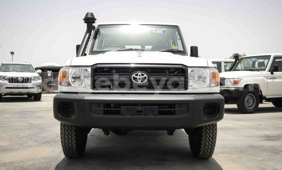 Haaraa Toyota Land Cruiser White Makiinaa iti Abiy Adi keessatti Tigray keessatti Haaraa Toyota Land Cruiser White Makiinaa iti Abiy Adi keessatti Tigray keessatti