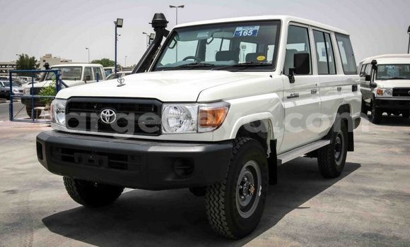 Haaraa Toyota Land Cruiser White Makiinaa iti Abiy Adi keessatti Tigray keessatti Haaraa Toyota Land Cruiser White Makiinaa iti Abiy Adi keessatti Tigray keessatti