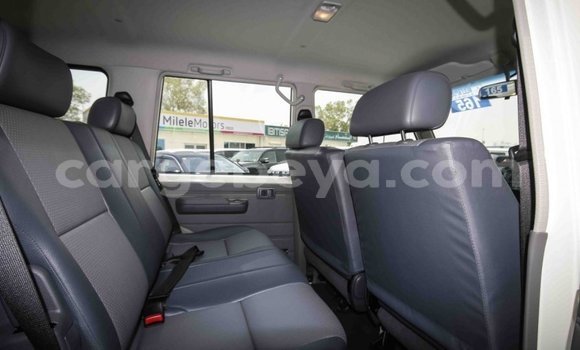 Haaraa Toyota Land Cruiser White Makiinaa iti Abiy Adi keessatti Tigray keessatti Haaraa Toyota Land Cruiser White Makiinaa iti Abiy Adi keessatti Tigray keessatti