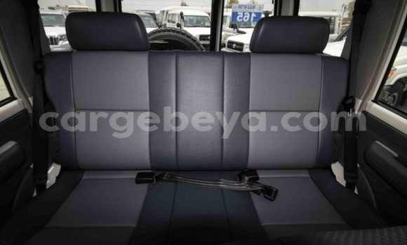 Haaraa Toyota Land Cruiser White Makiinaa iti Abiy Adi keessatti Tigray keessatti Haaraa Toyota Land Cruiser White Makiinaa iti Abiy Adi keessatti Tigray keessatti