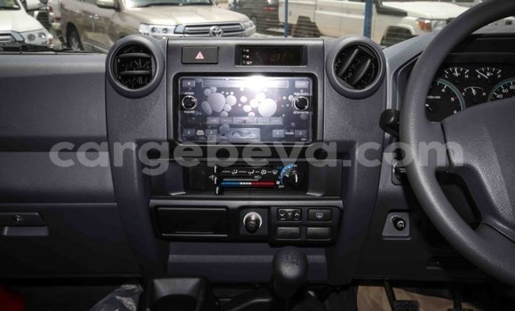 Haaraa Toyota Land Cruiser White Makiinaa iti Abiy Adi keessatti Tigray keessatti Haaraa Toyota Land Cruiser White Makiinaa iti Abiy Adi keessatti Tigray keessatti