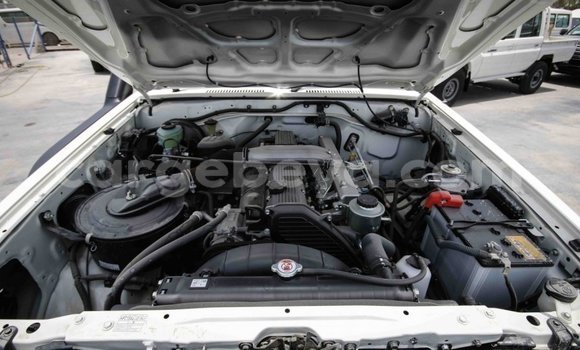 Haaraa Toyota Land Cruiser White Makiinaa iti Abiy Adi keessatti Tigray keessatti Haaraa Toyota Land Cruiser White Makiinaa iti Abiy Adi keessatti Tigray keessatti