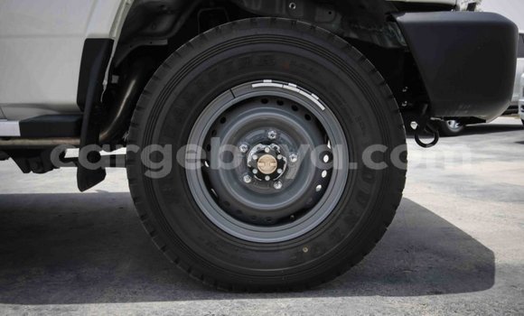 Haaraa Toyota Land Cruiser White Makiinaa iti Abiy Adi keessatti Tigray keessatti Haaraa Toyota Land Cruiser White Makiinaa iti Abiy Adi keessatti Tigray keessatti