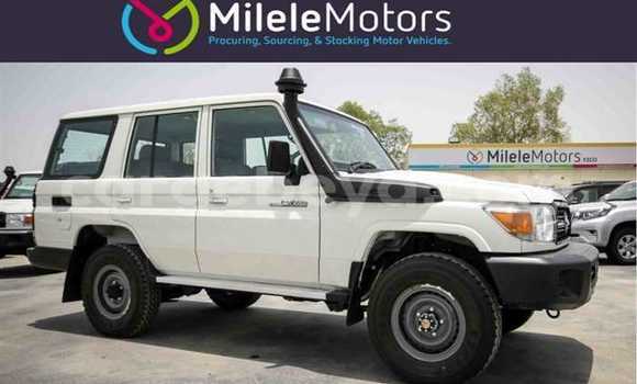 Haaraa Toyota Land Cruiser White Makiinaa iti Abiy Adi keessatti Tigray keessatti Haaraa Toyota Land Cruiser White Makiinaa iti Abiy Adi keessatti Tigray keessatti