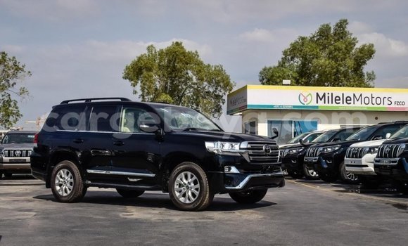 Haaraa Toyota Land Cruiser Black Makiinaa iti Abiy Adi keessatti Tigray keessatti Haaraa Toyota Land Cruiser Black Makiinaa iti Abiy Adi keessatti Tigray keessatti