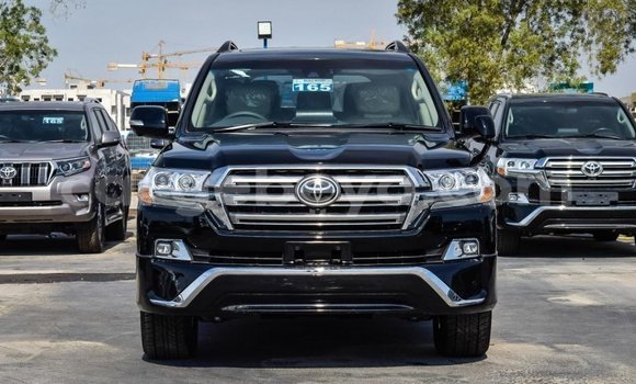 Haaraa Toyota Land Cruiser Black Makiinaa iti Abiy Adi keessatti Tigray keessatti Haaraa Toyota Land Cruiser Black Makiinaa iti Abiy Adi keessatti Tigray keessatti
