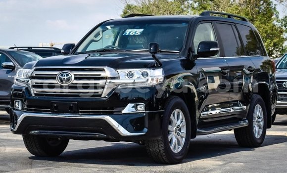Haaraa Toyota Land Cruiser Black Makiinaa iti Abiy Adi keessatti Tigray keessatti Haaraa Toyota Land Cruiser Black Makiinaa iti Abiy Adi keessatti Tigray keessatti