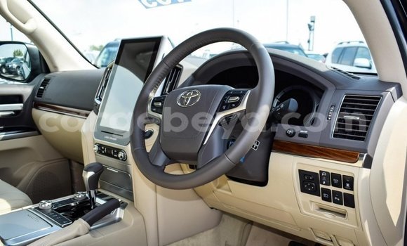 Haaraa Toyota Land Cruiser Black Makiinaa iti Abiy Adi keessatti Tigray keessatti Haaraa Toyota Land Cruiser Black Makiinaa iti Abiy Adi keessatti Tigray keessatti