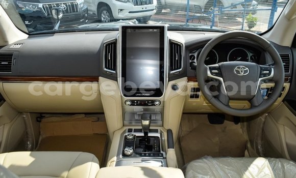 Haaraa Toyota Land Cruiser Black Makiinaa iti Abiy Adi keessatti Tigray keessatti Haaraa Toyota Land Cruiser Black Makiinaa iti Abiy Adi keessatti Tigray keessatti