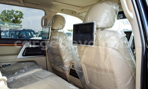 Haaraa Toyota Land Cruiser Black Makiinaa iti Abiy Adi keessatti Tigray keessatti Haaraa Toyota Land Cruiser Black Makiinaa iti Abiy Adi keessatti Tigray keessatti