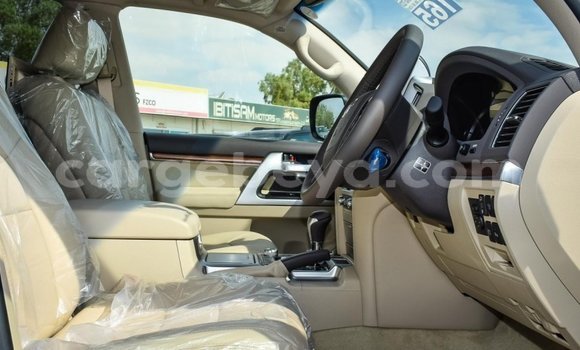 Haaraa Toyota Land Cruiser Black Makiinaa iti Abiy Adi keessatti Tigray keessatti Haaraa Toyota Land Cruiser Black Makiinaa iti Abiy Adi keessatti Tigray keessatti