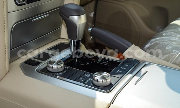 Haaraa Toyota Land Cruiser Black Makiinaa iti Abiy Adi keessatti Tigray keessatti Haaraa Toyota Land Cruiser Black Makiinaa iti Abiy Adi keessatti Tigray keessatti