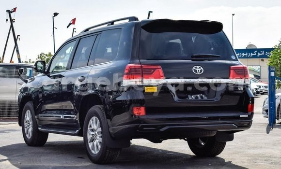 Haaraa Toyota Land Cruiser Black Makiinaa iti Abiy Adi keessatti Tigray keessatti Haaraa Toyota Land Cruiser Black Makiinaa iti Abiy Adi keessatti Tigray keessatti