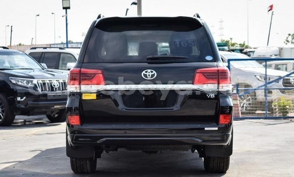 Haaraa Toyota Land Cruiser Black Makiinaa iti Abiy Adi keessatti Tigray keessatti Haaraa Toyota Land Cruiser Black Makiinaa iti Abiy Adi keessatti Tigray keessatti