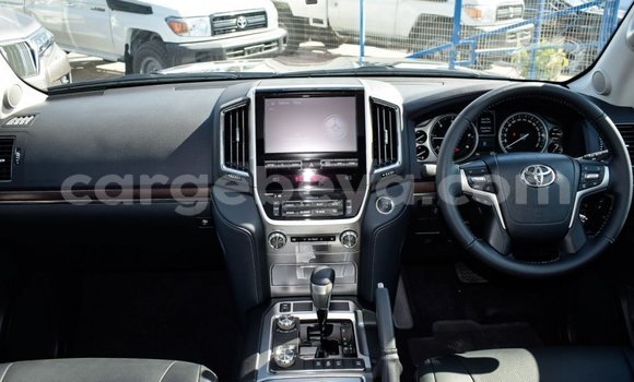 Haaraa Toyota Land Cruiser Black Makiinaa iti Abiy Adi keessatti Tigray keessatti Haaraa Toyota Land Cruiser Black Makiinaa iti Abiy Adi keessatti Tigray keessatti