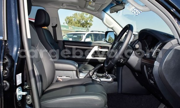 Haaraa Toyota Land Cruiser Black Makiinaa iti Abiy Adi keessatti Tigray keessatti Haaraa Toyota Land Cruiser Black Makiinaa iti Abiy Adi keessatti Tigray keessatti