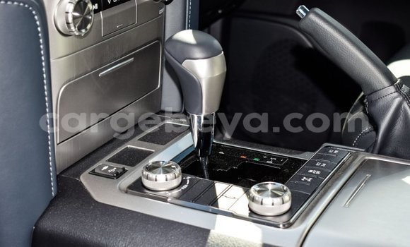 Haaraa Toyota Land Cruiser Black Makiinaa iti Abiy Adi keessatti Tigray keessatti Haaraa Toyota Land Cruiser Black Makiinaa iti Abiy Adi keessatti Tigray keessatti