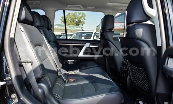 Haaraa Toyota Land Cruiser Black Makiinaa iti Abiy Adi keessatti Tigray keessatti Haaraa Toyota Land Cruiser Black Makiinaa iti Abiy Adi keessatti Tigray keessatti