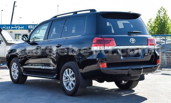 Haaraa Toyota Land Cruiser Black Makiinaa iti Abiy Adi keessatti Tigray keessatti Haaraa Toyota Land Cruiser Black Makiinaa iti Abiy Adi keessatti Tigray keessatti