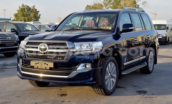 Haaraa Toyota Land Cruiser Black Makiinaa iti Abiy Adi keessatti Tigray keessatti Haaraa Toyota Land Cruiser Black Makiinaa iti Abiy Adi keessatti Tigray keessatti