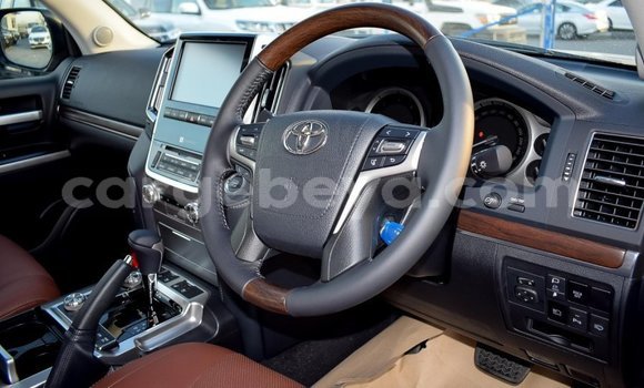 Haaraa Toyota Land Cruiser Black Makiinaa iti Abiy Adi keessatti Tigray keessatti Haaraa Toyota Land Cruiser Black Makiinaa iti Abiy Adi keessatti Tigray keessatti