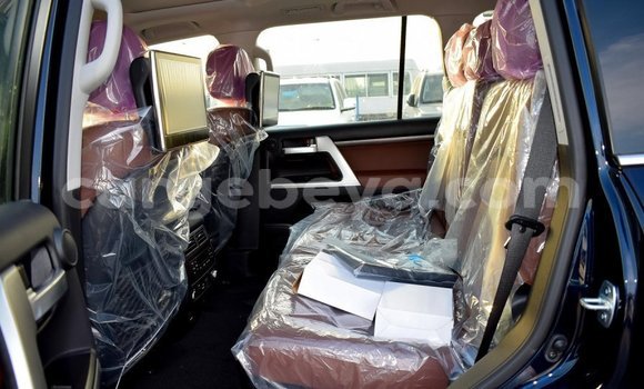 Haaraa Toyota Land Cruiser Black Makiinaa iti Abiy Adi keessatti Tigray keessatti Haaraa Toyota Land Cruiser Black Makiinaa iti Abiy Adi keessatti Tigray keessatti