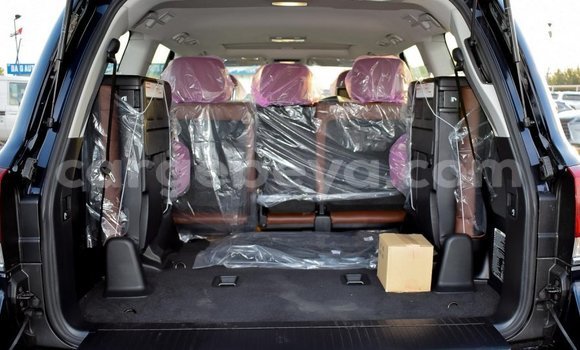 Haaraa Toyota Land Cruiser Black Makiinaa iti Abiy Adi keessatti Tigray keessatti Haaraa Toyota Land Cruiser Black Makiinaa iti Abiy Adi keessatti Tigray keessatti