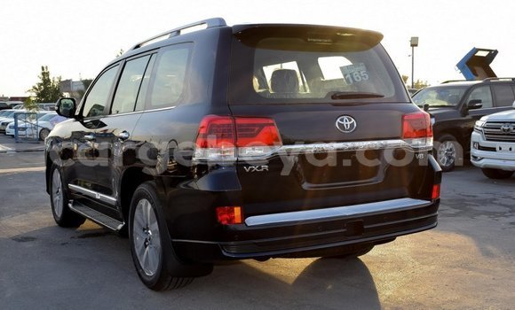 Haaraa Toyota Land Cruiser Black Makiinaa iti Abiy Adi keessatti Tigray keessatti Haaraa Toyota Land Cruiser Black Makiinaa iti Abiy Adi keessatti Tigray keessatti