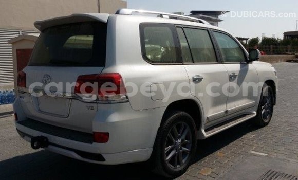 Buy Import Toyota Land Cruiser White Car in Import - Dubai in Ethiopia Buy Import Toyota Land Cruiser White Car in Import - Dubai in Ethiopia