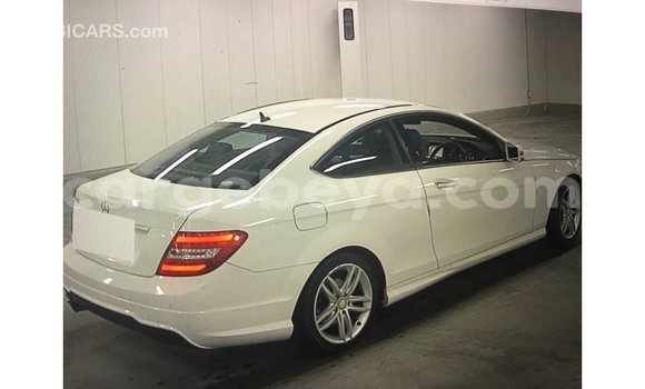 ይግዙ Imported Mercedes-Benz 190 ነጭ መኪና በ Import - Dubai በ ኢትዮጵያ ይግዙ Imported Mercedes-Benz 190 ነጭ መኪና በ Import - Dubai በ ኢትዮጵያ