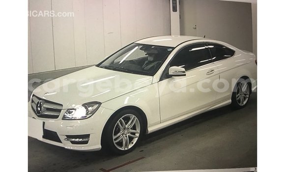 ይግዙ Imported Mercedes-Benz 190 ነጭ መኪና በ Import - Dubai በ ኢትዮጵያ ይግዙ Imported Mercedes-Benz 190 ነጭ መኪና በ Import - Dubai በ ኢትዮጵያ