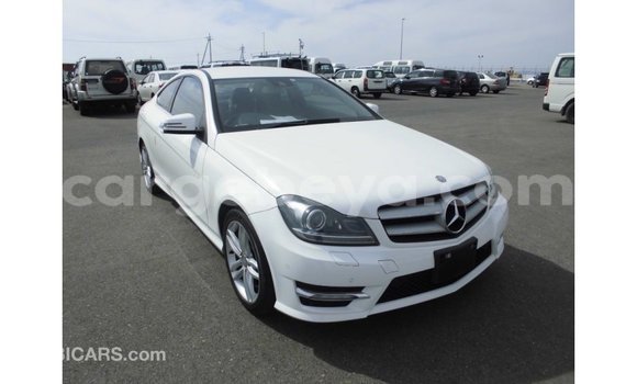 ይግዙ Imported Mercedes-Benz 190 ነጭ መኪና በ Import - Dubai በ ኢትዮጵያ ይግዙ Imported Mercedes-Benz 190 ነጭ መኪና በ Import - Dubai በ ኢትዮጵያ
