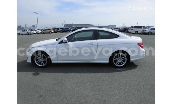 ይግዙ Imported Mercedes-Benz 190 ነጭ መኪና በ Import - Dubai በ ኢትዮጵያ ይግዙ Imported Mercedes-Benz 190 ነጭ መኪና በ Import - Dubai በ ኢትዮጵያ