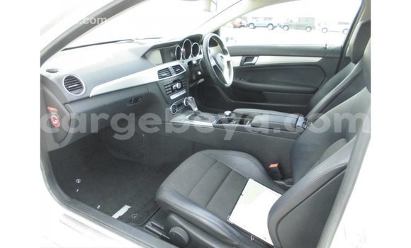 ይግዙ Imported Mercedes-Benz 190 ነጭ መኪና በ Import - Dubai በ ኢትዮጵያ ይግዙ Imported Mercedes-Benz 190 ነጭ መኪና በ Import - Dubai በ ኢትዮጵያ