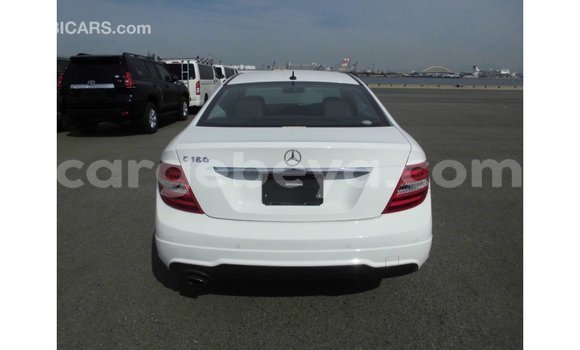 ይግዙ Imported Mercedes-Benz 190 ነጭ መኪና በ Import - Dubai በ ኢትዮጵያ ይግዙ Imported Mercedes-Benz 190 ነጭ መኪና በ Import - Dubai በ ኢትዮጵያ
