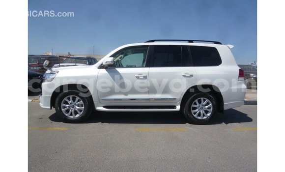 ይግዙ Imported Toyota Land Cruiser ነጭ መኪና በ Import - Dubai በ ኢትዮጵያ ይግዙ Imported Toyota Land Cruiser ነጭ መኪና በ Import - Dubai በ ኢትዮጵያ