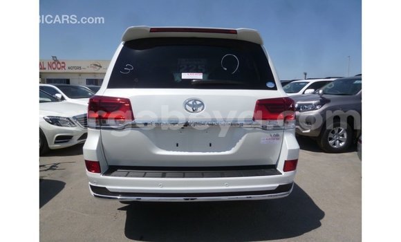 ይግዙ Imported Toyota Land Cruiser ነጭ መኪና በ Import - Dubai በ ኢትዮጵያ ይግዙ Imported Toyota Land Cruiser ነጭ መኪና በ Import - Dubai በ ኢትዮጵያ