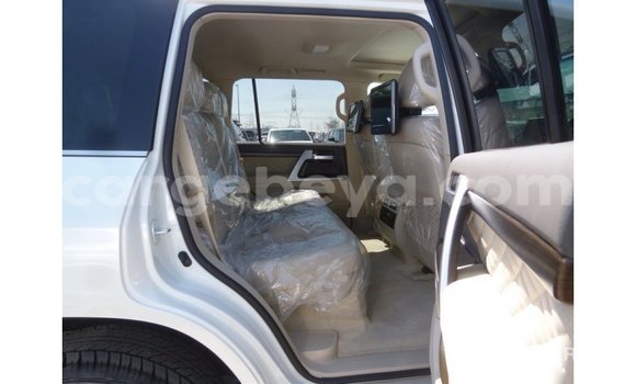 ይግዙ Imported Toyota Land Cruiser ነጭ መኪና በ Import - Dubai በ ኢትዮጵያ ይግዙ Imported Toyota Land Cruiser ነጭ መኪና በ Import - Dubai በ ኢትዮጵያ