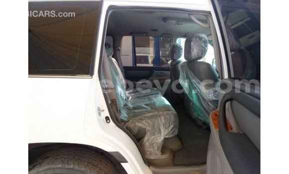 Acheter Import Voiture Toyota Land Cruiser Blanc à Import - Dubai, Ethiopie Acheter Import Voiture Toyota Land Cruiser Blanc à Import - Dubai, Ethiopie