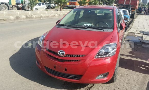 Acheter Occasion Voiture Toyota Yaris Rouge à Addis Ababa, Ethiopie Acheter Occasion Voiture Toyota Yaris Rouge à Addis Ababa, Ethiopie