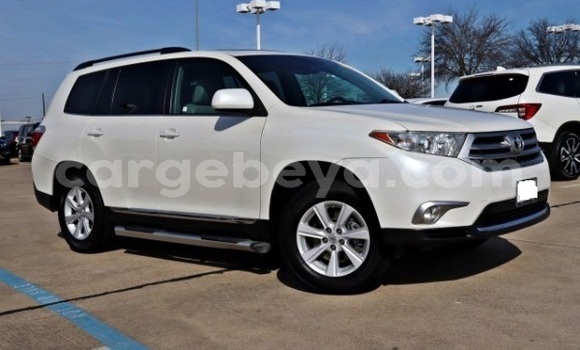 Buy Used Toyota Highlander White Car in Addis–Ababa in Ethiopia Buy Used Toyota Highlander White Car in Addis–Ababa in Ethiopia