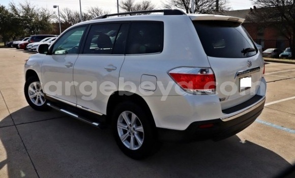 Buy Used Toyota Highlander White Car in Addis–Ababa in Ethiopia Buy Used Toyota Highlander White Car in Addis–Ababa in Ethiopia