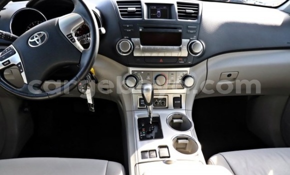 Buy Used Toyota Highlander White Car in Addis–Ababa in Ethiopia Buy Used Toyota Highlander White Car in Addis–Ababa in Ethiopia