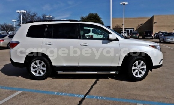 Buy Used Toyota Highlander White Car in Addis–Ababa in Ethiopia Buy Used Toyota Highlander White Car in Addis–Ababa in Ethiopia