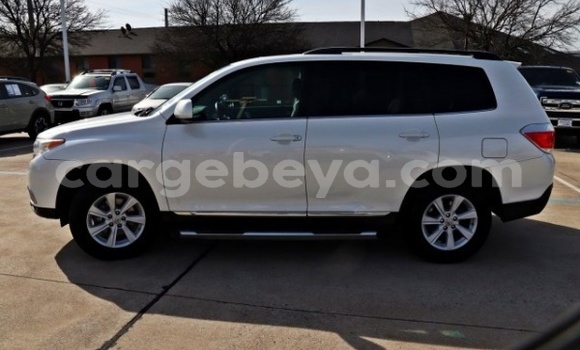 Buy Used Toyota Highlander White Car in Addis–Ababa in Ethiopia Buy Used Toyota Highlander White Car in Addis–Ababa in Ethiopia
