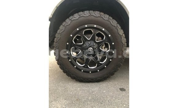 Acheter Import Voiture Ford V8 Blanc à Import - Dubai, Ethiopie Acheter Import Voiture Ford V8 Blanc à Import - Dubai, Ethiopie