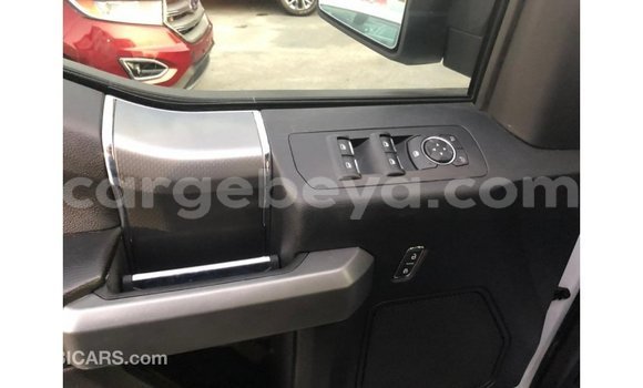 Acheter Import Voiture Ford V8 Blanc à Import - Dubai, Ethiopie Acheter Import Voiture Ford V8 Blanc à Import - Dubai, Ethiopie