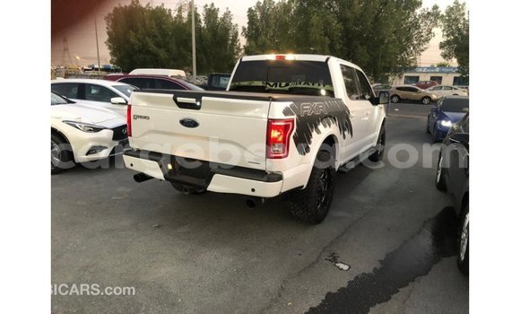 Acheter Import Voiture Ford V8 Blanc à Import - Dubai, Ethiopie Acheter Import Voiture Ford V8 Blanc à Import - Dubai, Ethiopie